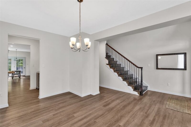 112 Foxtail Ct — photo 5