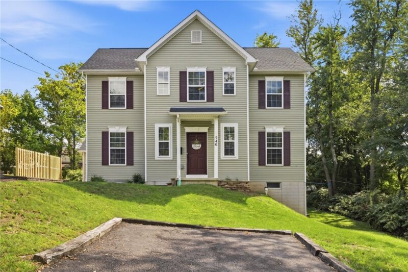 540 Blackstone St — photo 2