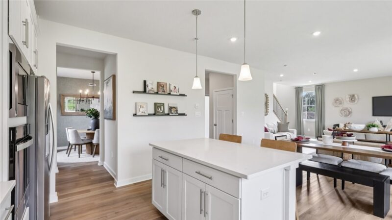 100 Victoria Drive — photo 6