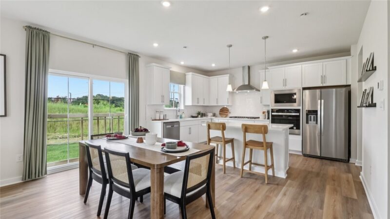 100 Victoria Drive — photo 7