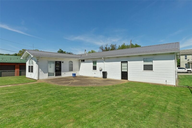 611 W Gibson Ave — photo 2