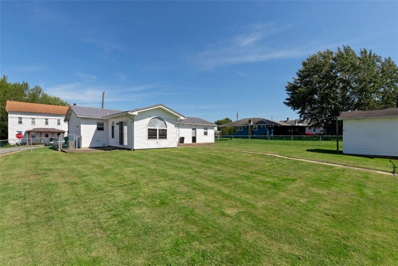 611 W Gibson Ave — photo 3