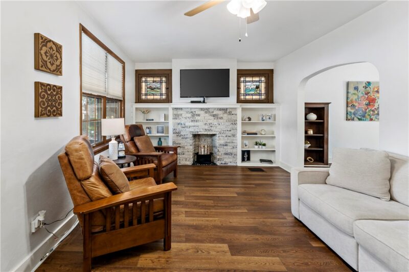 2689 Crosby Ave — photo 2