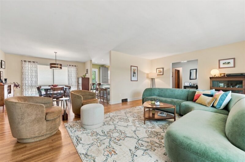 13 Carleton Dr — photo 6