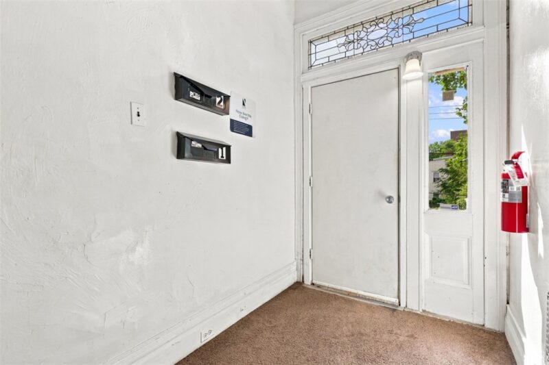 539 S Graham St — photo 3