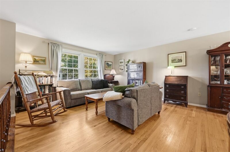 125 Dover Dr — photo 3