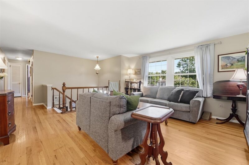 125 Dover Dr — photo 4