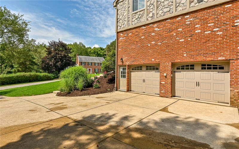 10022 Oakridge Dr — photo 3