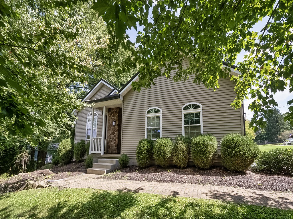936 Martin Ave — photo 1