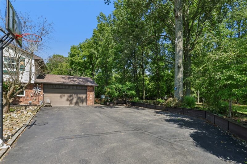 171 McClelland Road — photo 3
