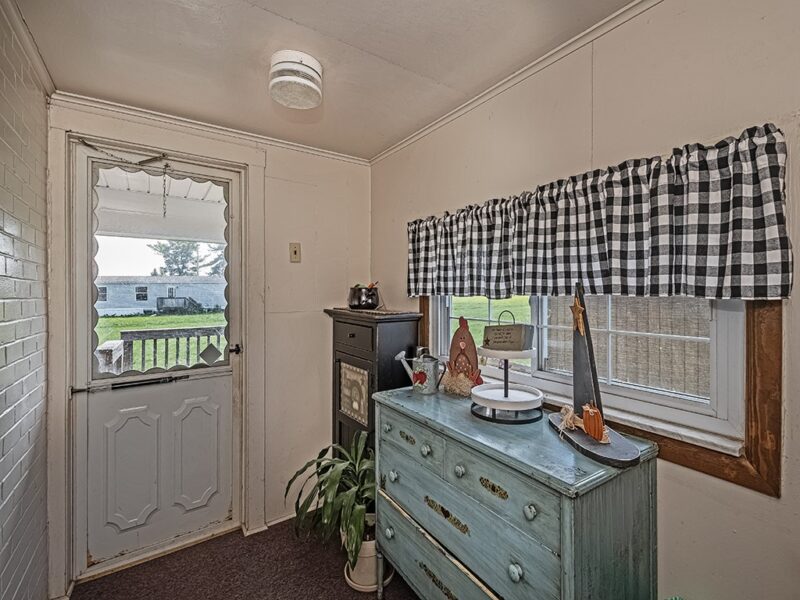 256 Hawthorne Ln — photo 3