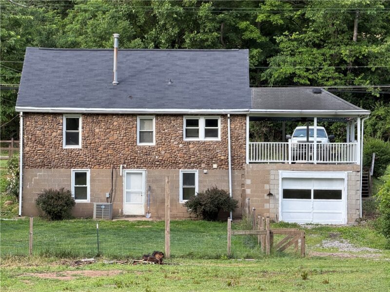813 New Geneva Rd — photo 4