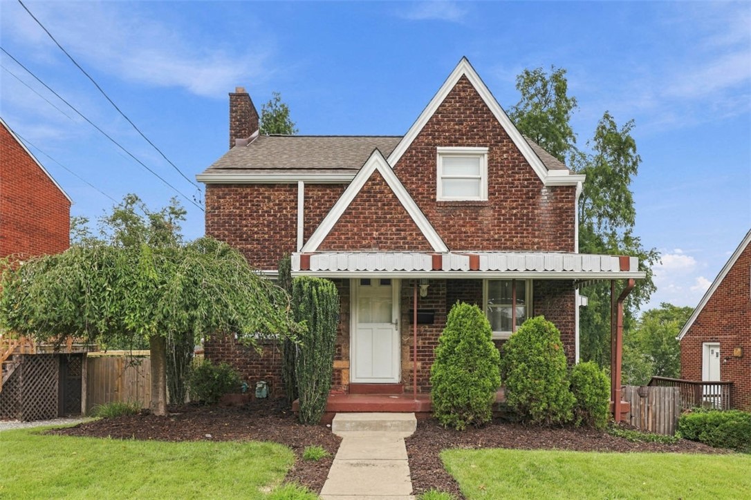 715 Maple St — photo 1