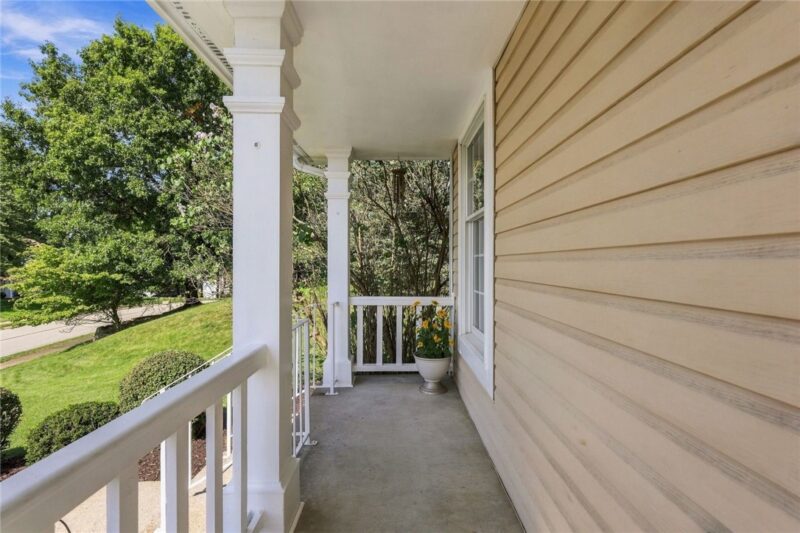 1607 Eaglewood Court — photo 2
