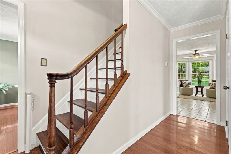 1607 Eaglewood Court — photo 3