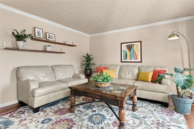 1607 Eaglewood Court — photo 4