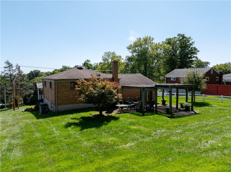 1547 Berryman Ave — photo 3