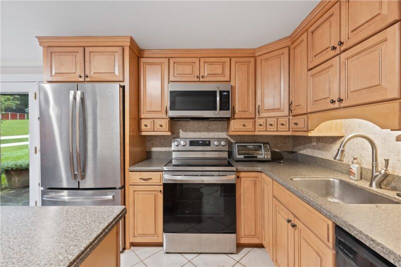 1547 Berryman Ave — photo 5