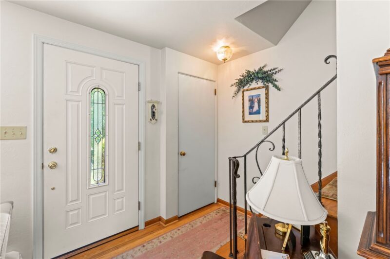1050 Larchdale Drive — photo 3