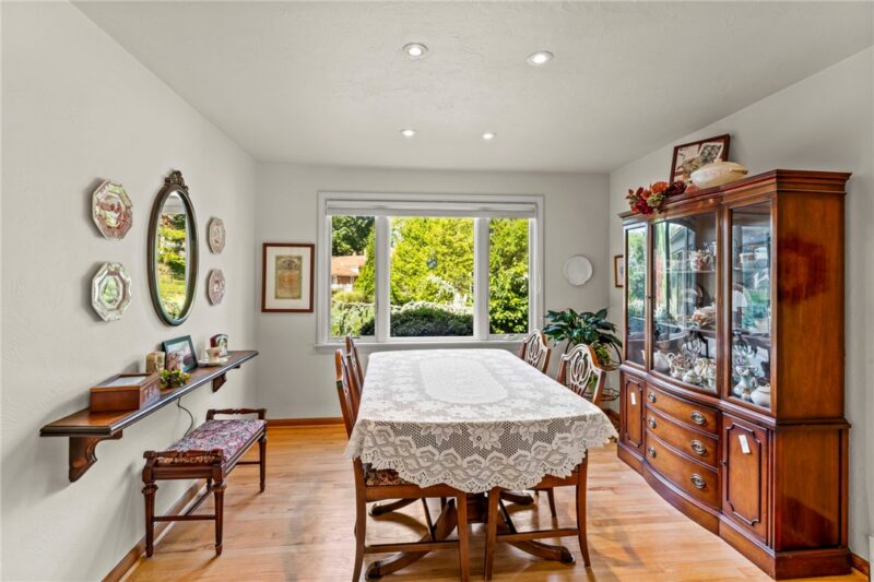 1050 Larchdale Drive — photo 6