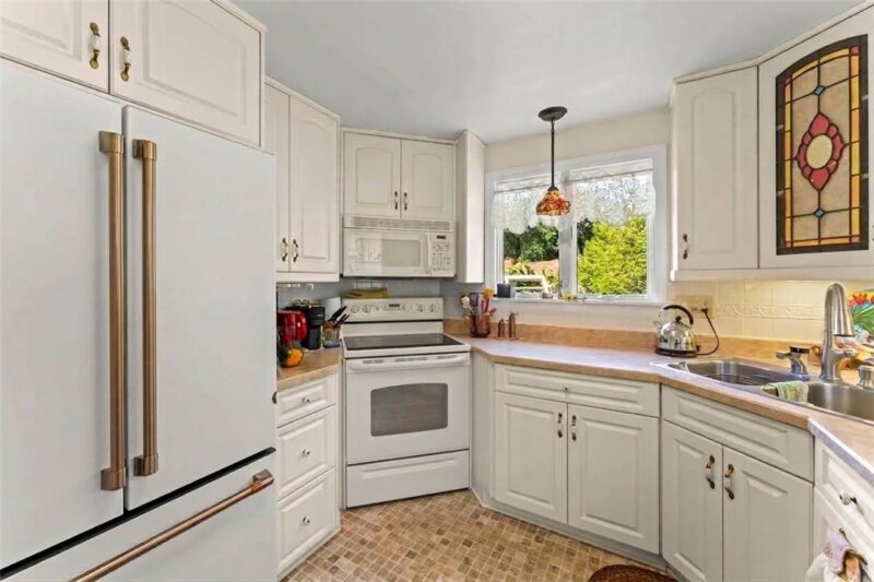 1050 Larchdale Drive — photo 8