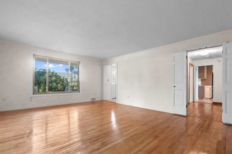 132 PENHURST DRIVE — photo 2