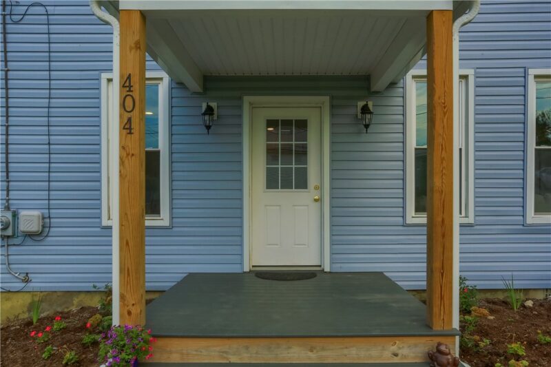404 Hawthorne St — photo 2
