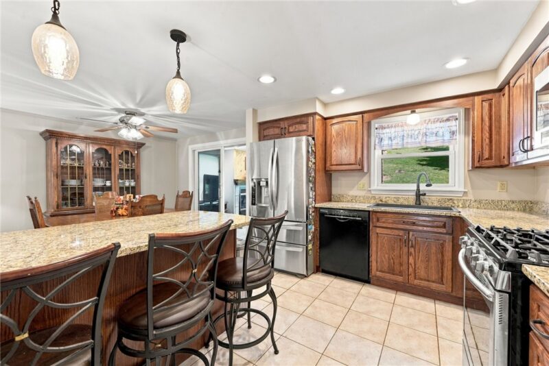 711 Pine Valley Drive — photo 2
