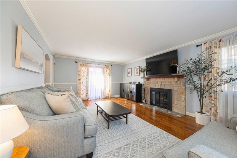 2301 Lambeth Drive — photo 2