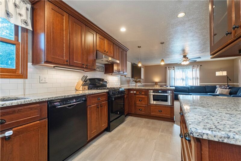 2301 Lambeth Drive — photo 3