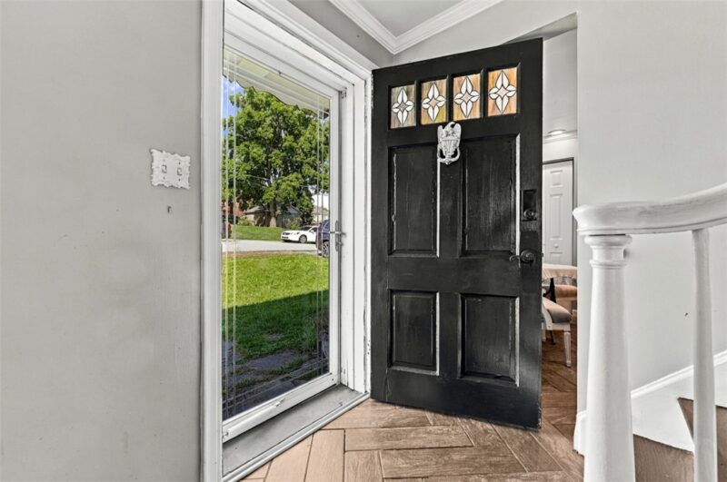 1825 Dagmar Avenue — photo 5