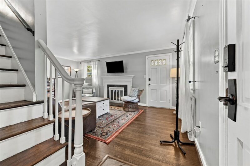 1825 Dagmar Avenue — photo 6