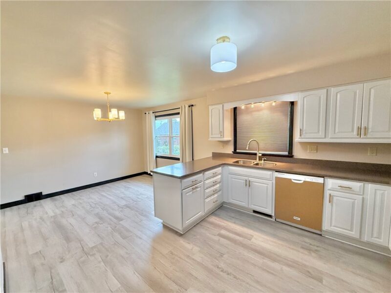 25 W Elizabeth St — photo 4