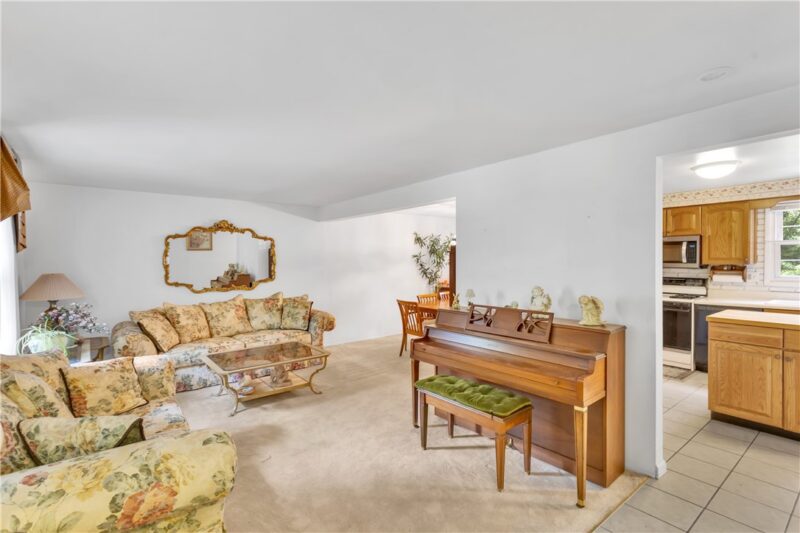285 Shasta Drive — photo 3