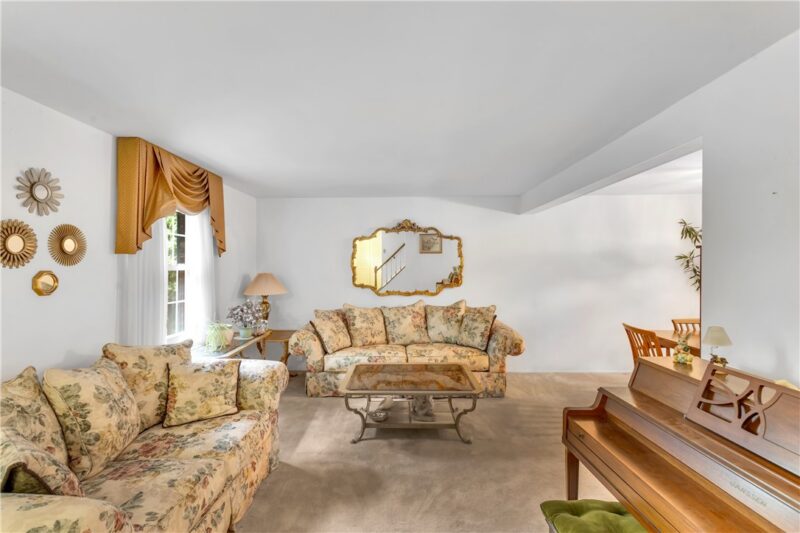 285 Shasta Drive — photo 4