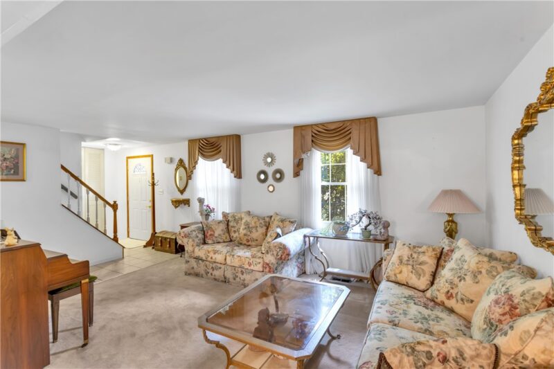 285 Shasta Drive — photo 6