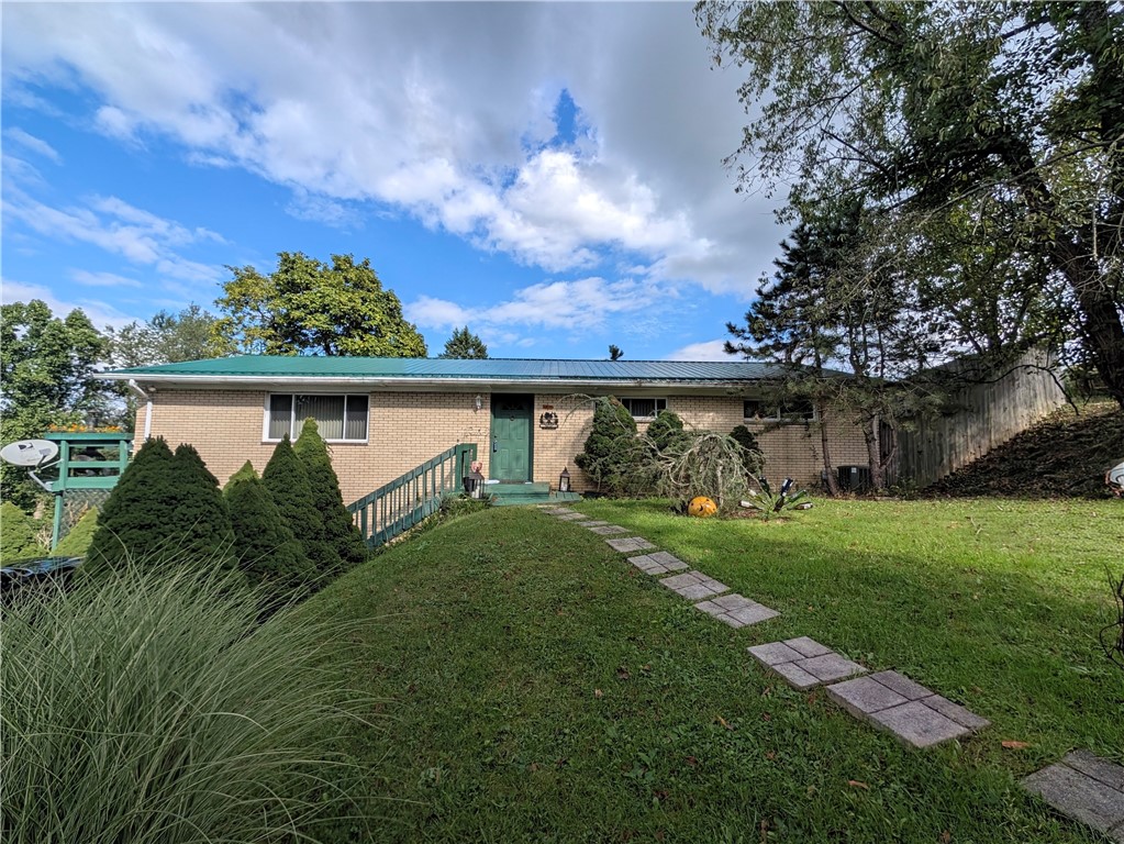 910 White Drive — photo 1