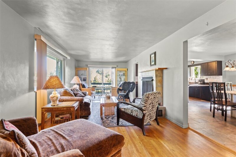 910 White Drive — photo 4