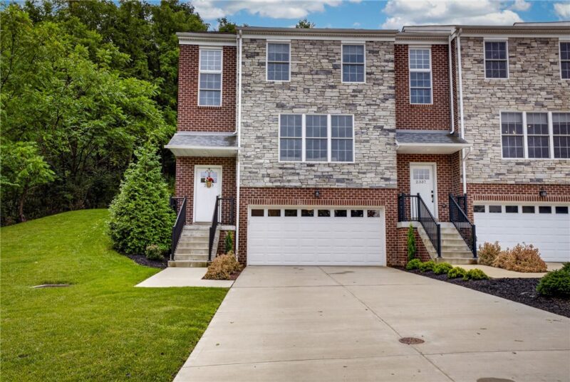 2335 Old Greentree Rd — photo 2