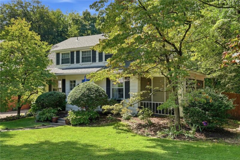 607 Delafield Rd — photo 2