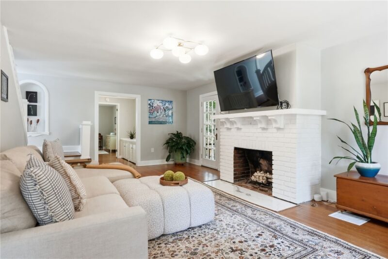607 Delafield Rd — photo 4