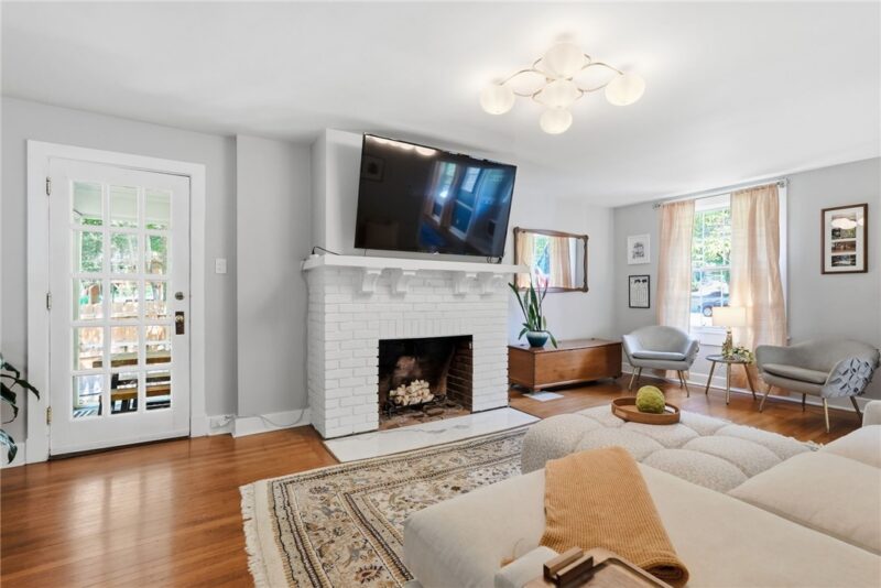 607 Delafield Rd — photo 8