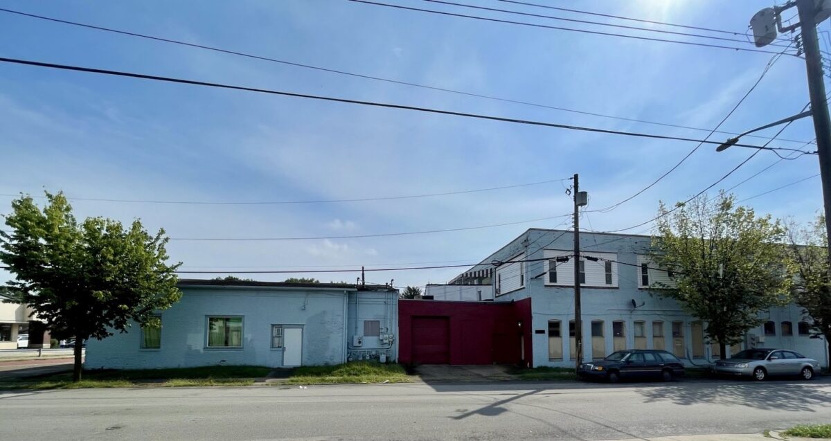 1160 Hodgkiss STREET — photo 1