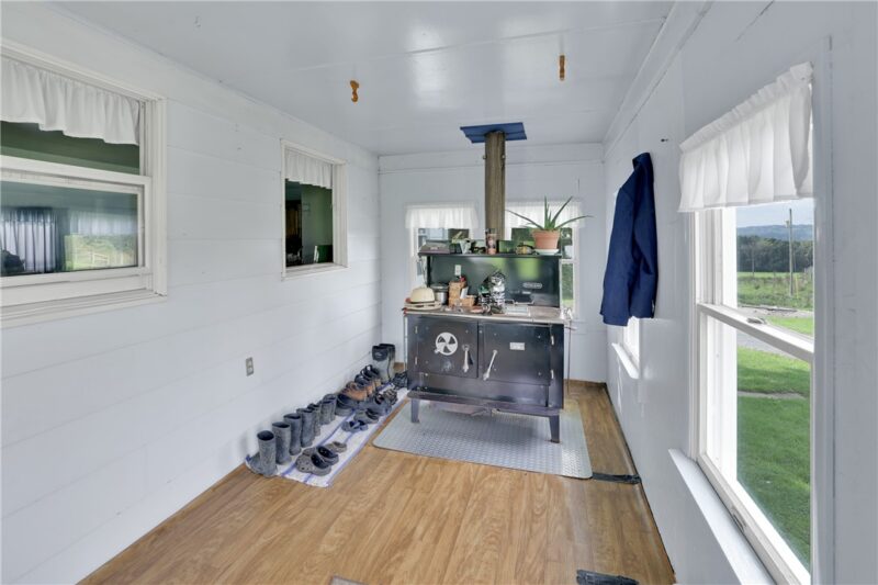 163 King Rd — photo 5