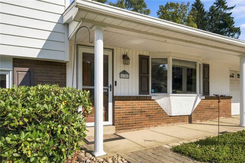 136 Sunrise Dr — photo 2