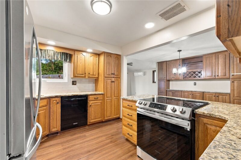 136 Sunrise Dr — photo 8