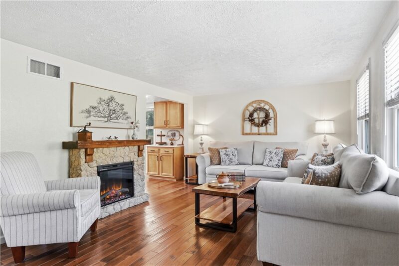 817 Vance Drive — photo 3