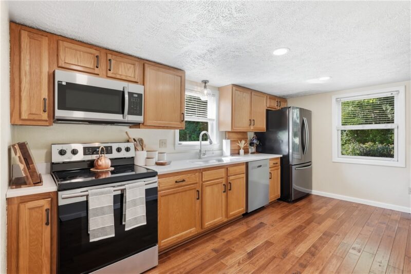 817 Vance Drive — photo 8