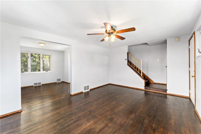 386 Princeton Dr — photo 2