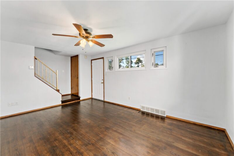 386 Princeton Dr — photo 3